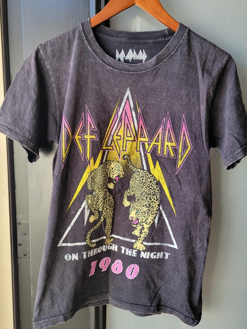 Lot of 3 AC/DC  / Two DEF LEPPARD T shirts Short sleeve Size Small Graphic - Picture 5 of 10